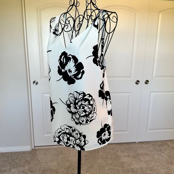 Banana Republic Tank Top - NWOT - Picture 5 of 7